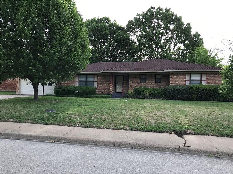 1st image of 608 Dennis Dr