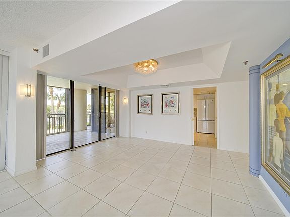 3rd image of 2427 Presidential Way #203
