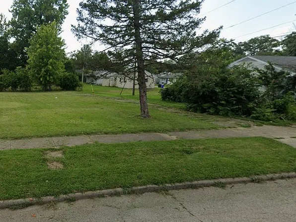 833 S Webster St, Decatur, IL 62521