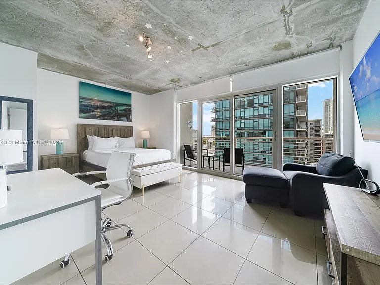 3250 NE 1st Ave #1016 — Photo 10