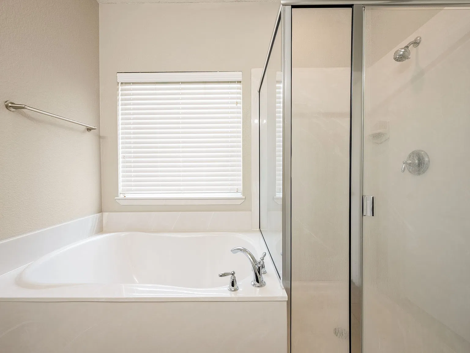 3 bed, 1737 sqft, $2,180 — Photo 4