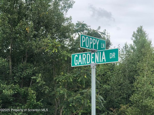 511 Poppy Ln, Moosic, PA 18507
