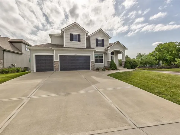 14017 Haskins St, Overland Park, KS 66221