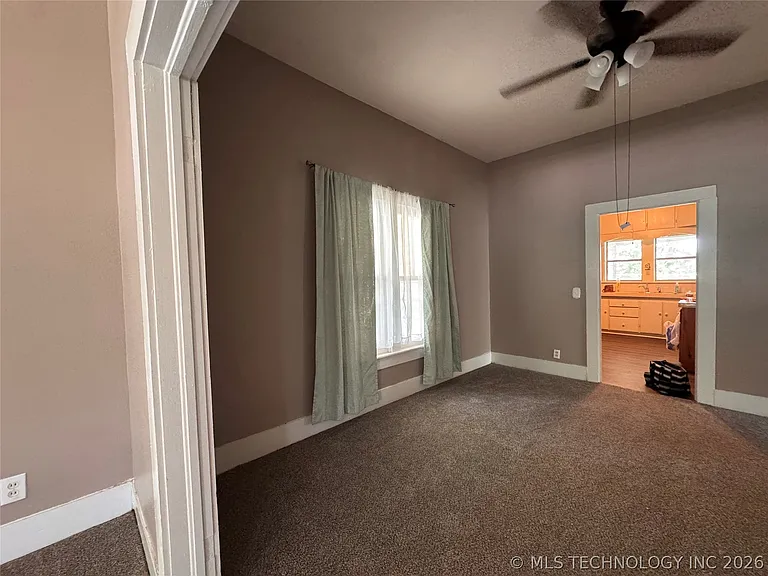 1524 W Maple St — Photo 5
