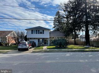 9643 Pine Rd, Philadelphia, PA 19115