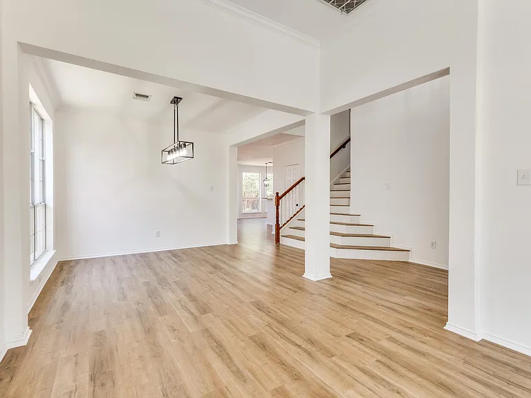 4705 Sabine St — Photo 6