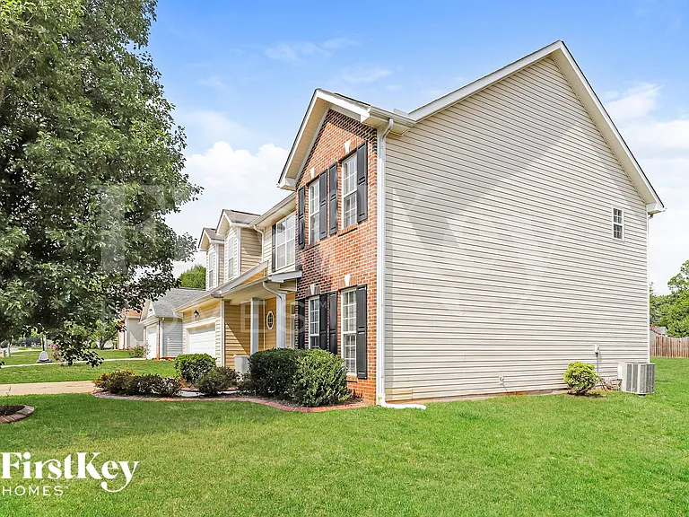 705 Hawthorn Ridge Dr — Photo 2