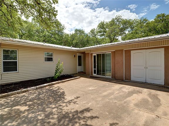 5th image of 104 N Lake Hills Dr
