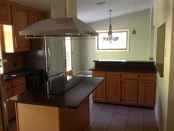 3rd image of 4704 Shore Dr