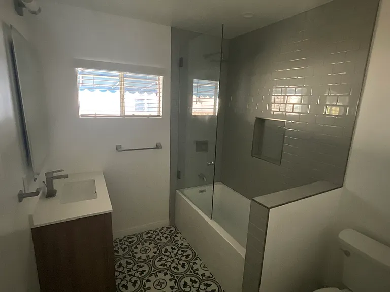 15233 Camarillo St — Photo 14