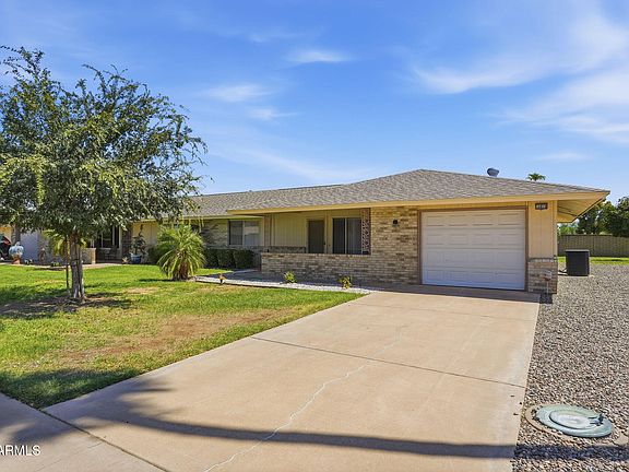 3rd image of 10819 W CAMEO Drive