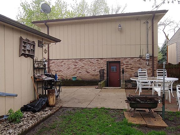 5th image of 10631 S 82nd Ct