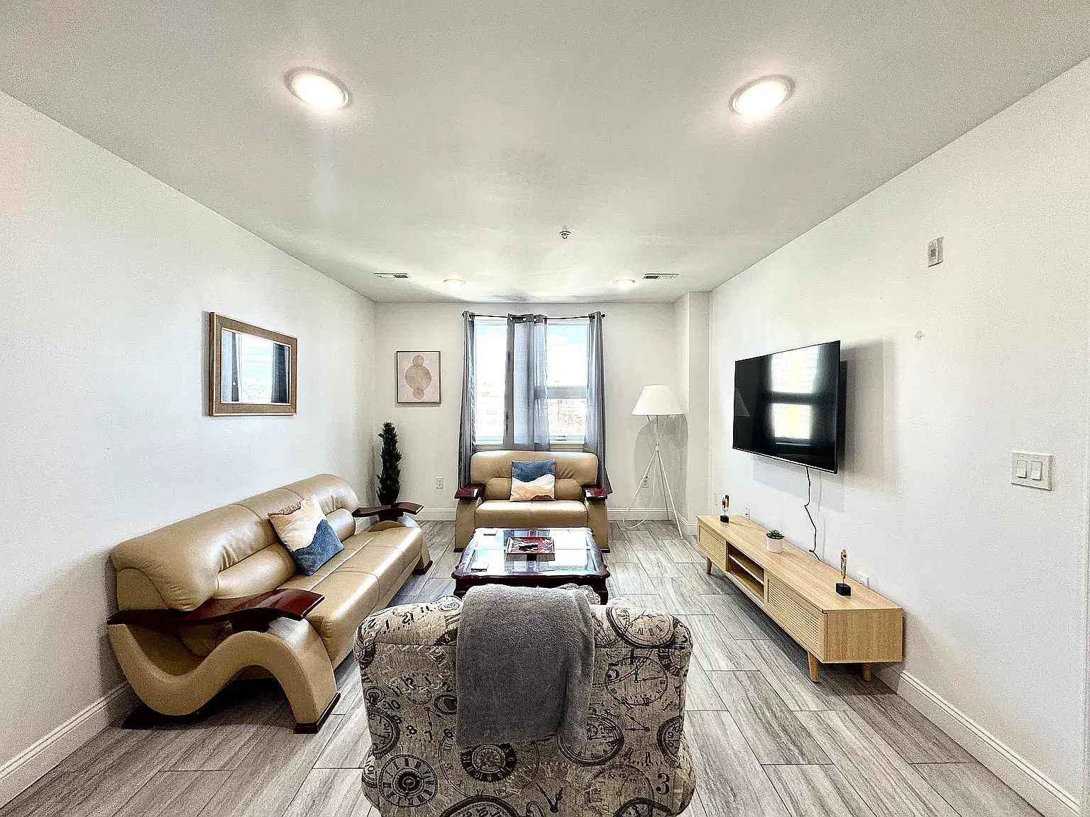 2 bed, 1050 sqft, $1,750 — Photo 2