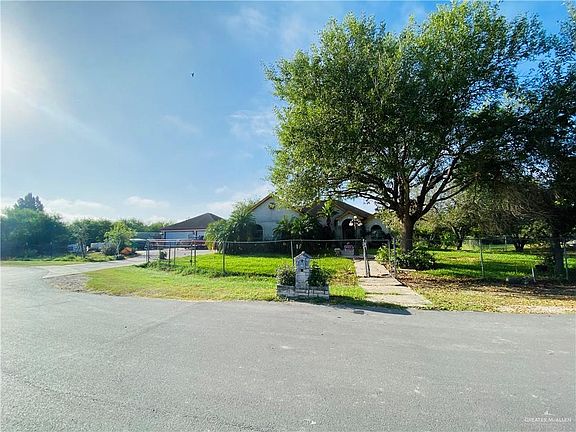 5th image of 215 E Sunset Dr