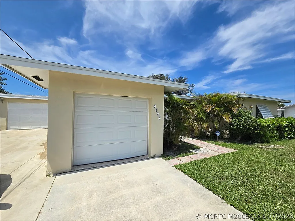 4 bed, 2.0 bath, 1395 sqft, $3,000 — Photo 2