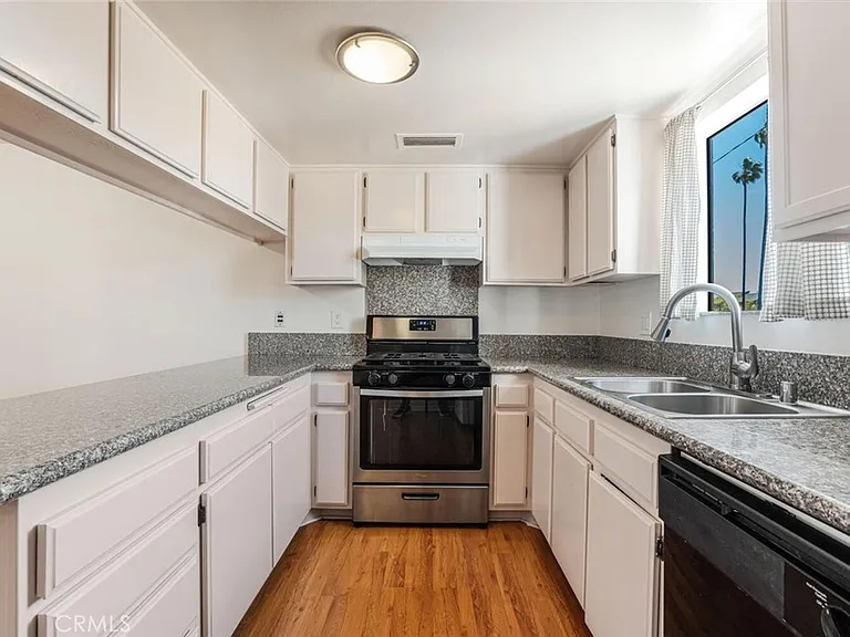 1129 Linden Ave #5 — Photo 11