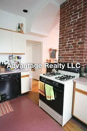 Rockwell St — Photo 8