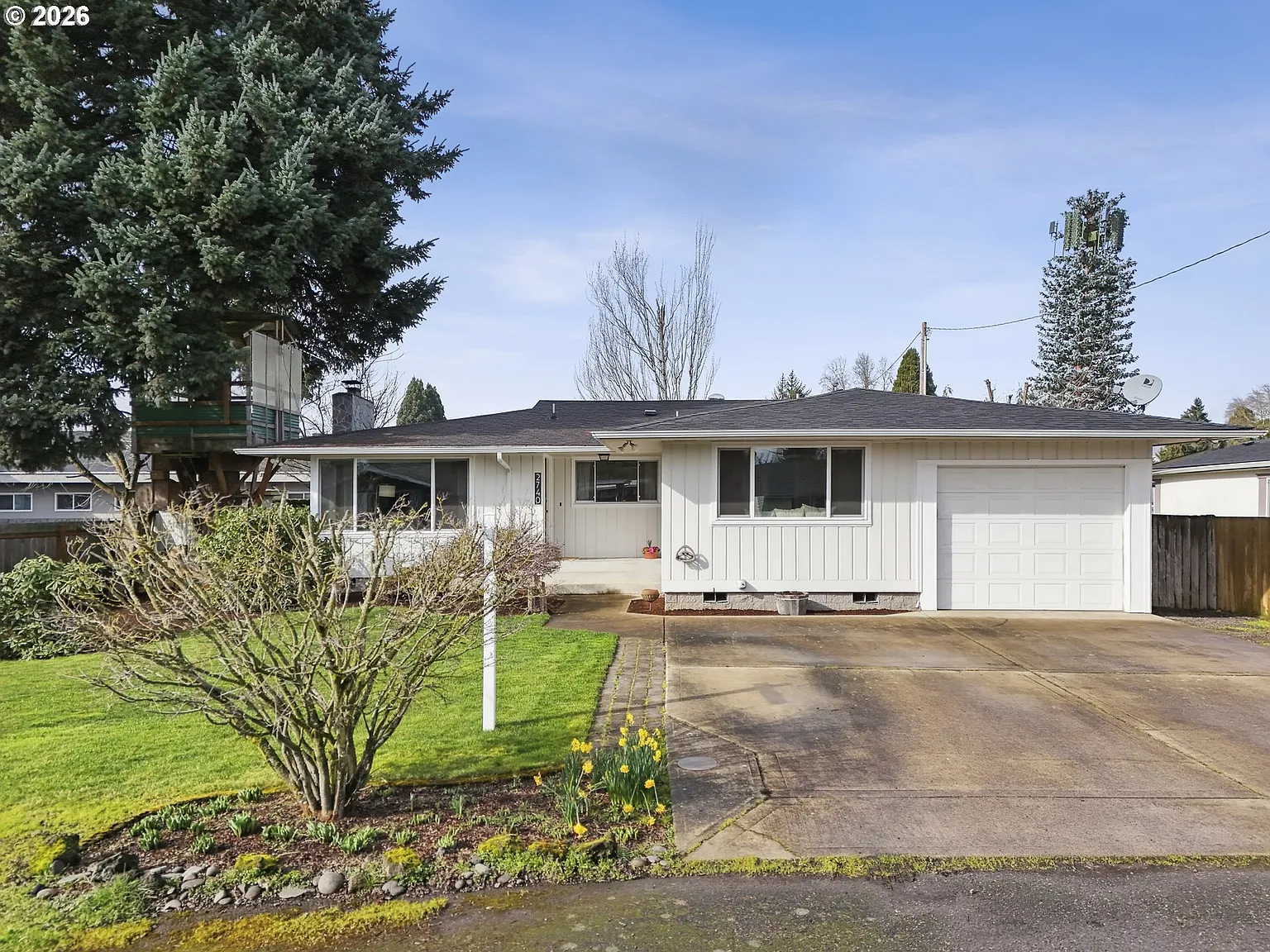 2740 Stark St photo 1