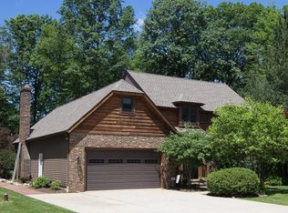 8695 Maple Glen Dr, Chardon, OH 44024