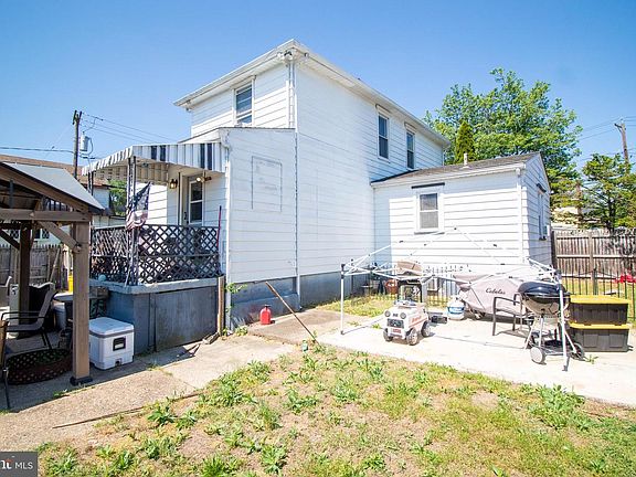 5th image of 100 Grant St