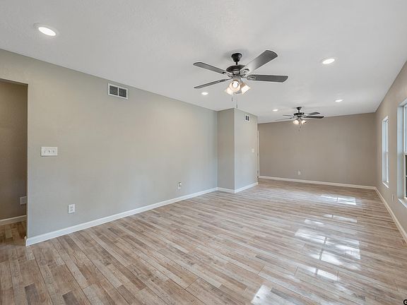 4th image of 2115 Crestwood Dr