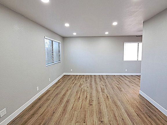 3rd image of 5376 Retablo Ave APT 2