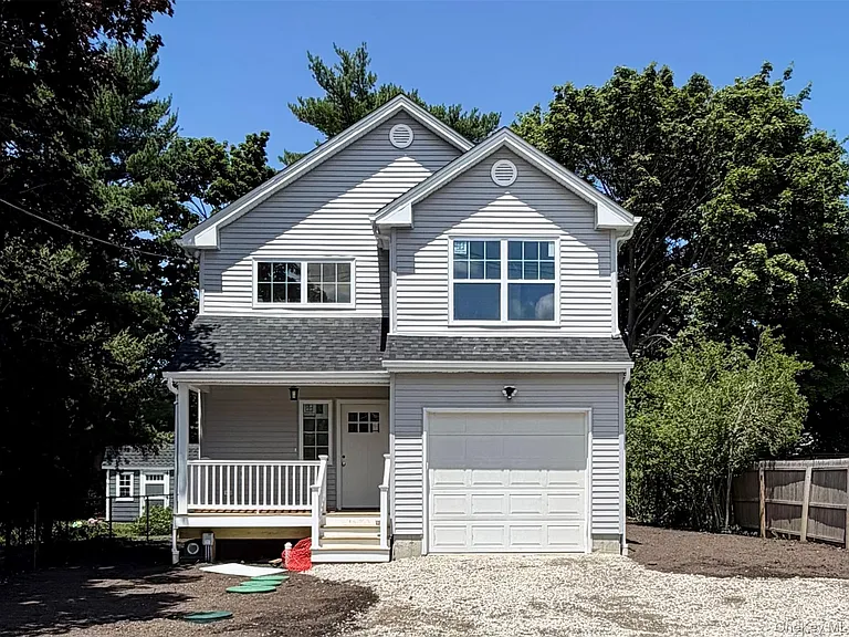 102 Pulaski Rd — Photo 1