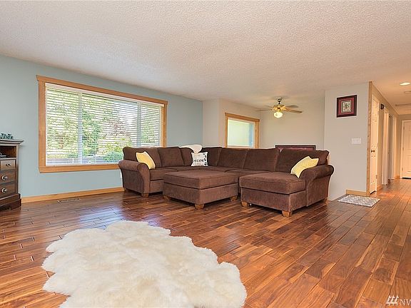 4th image of 10426 41st Ave NE