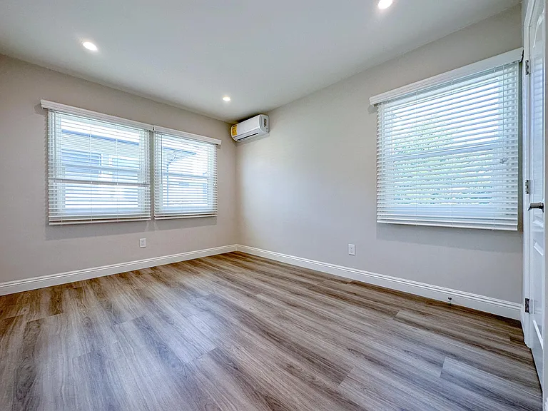 32 N Marengo Ave #E — Photo 15