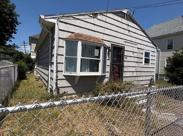 61 Taber St, New Bedford, MA 02740
