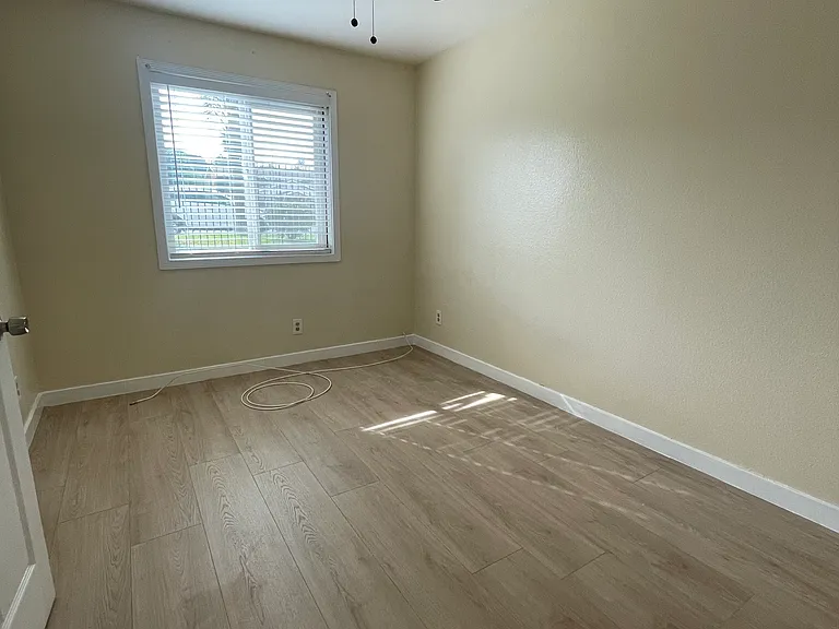 Genesis Apartments — Photo 40