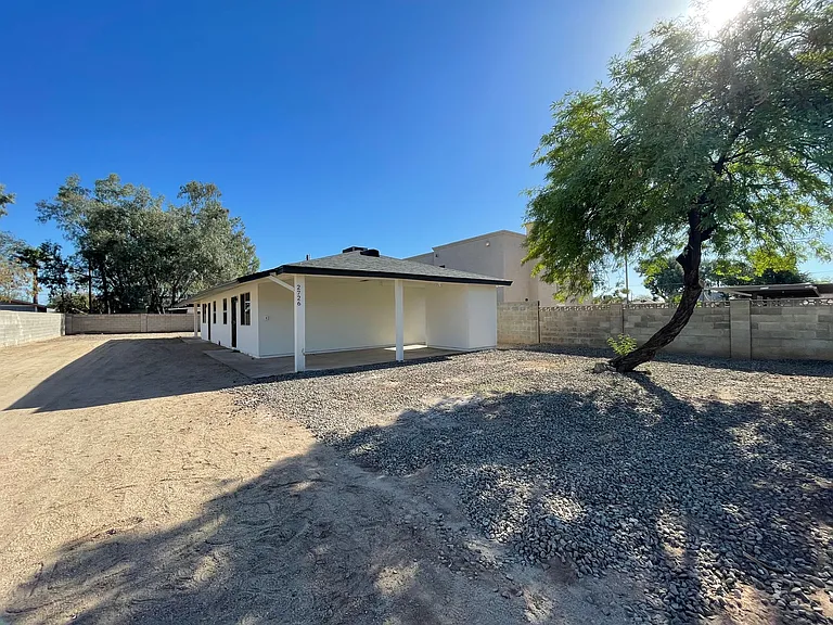 Charming 1 bed 1 bath in great location! — Photo 24