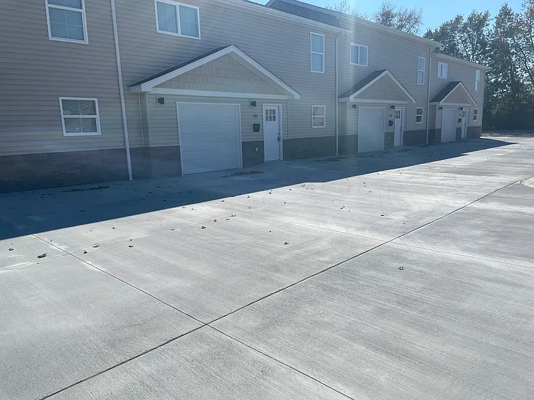311 N Center St — Photo 1