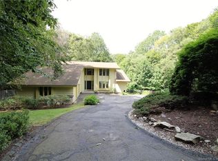 135 Valley Brook Ter, Stratford, CT 06614