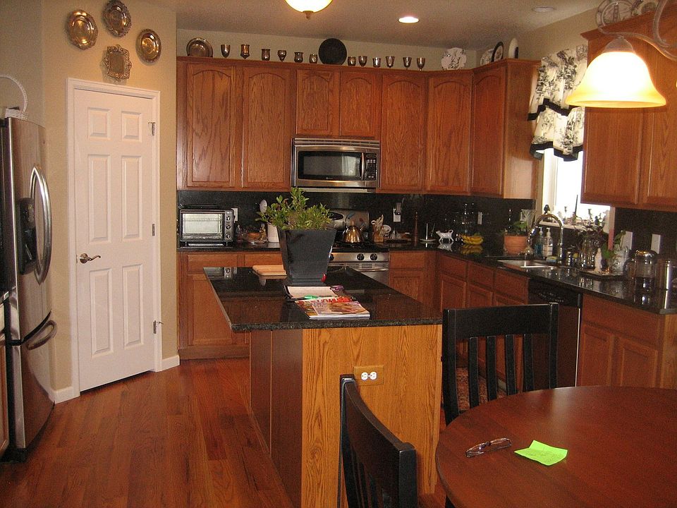 Kitchen with Center island - all Granite countertops