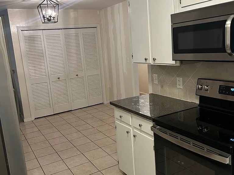 1525 Melrose Pl — Photo 10