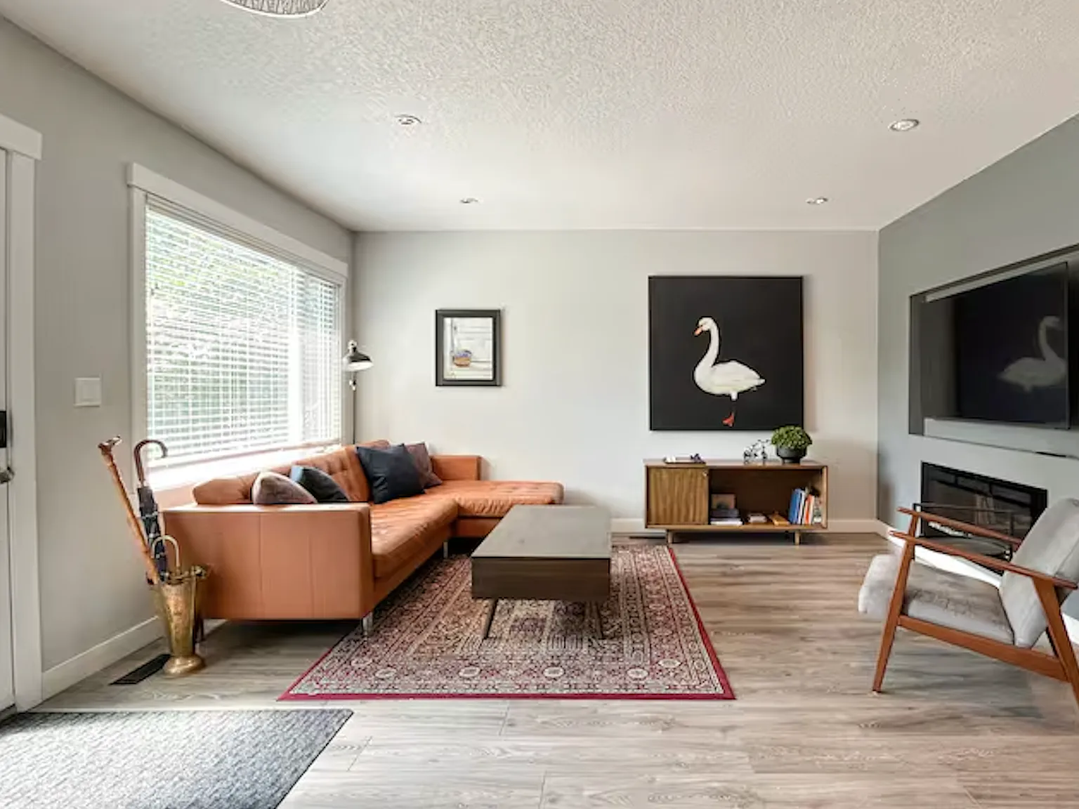 1746 35 Avenue Southwest Calgary — Photo 2