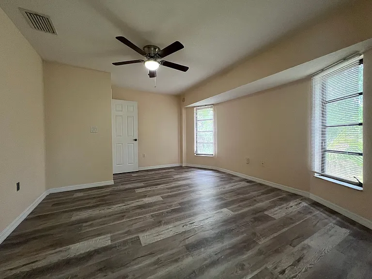 18090 Avonsdale Cir — Photo 21