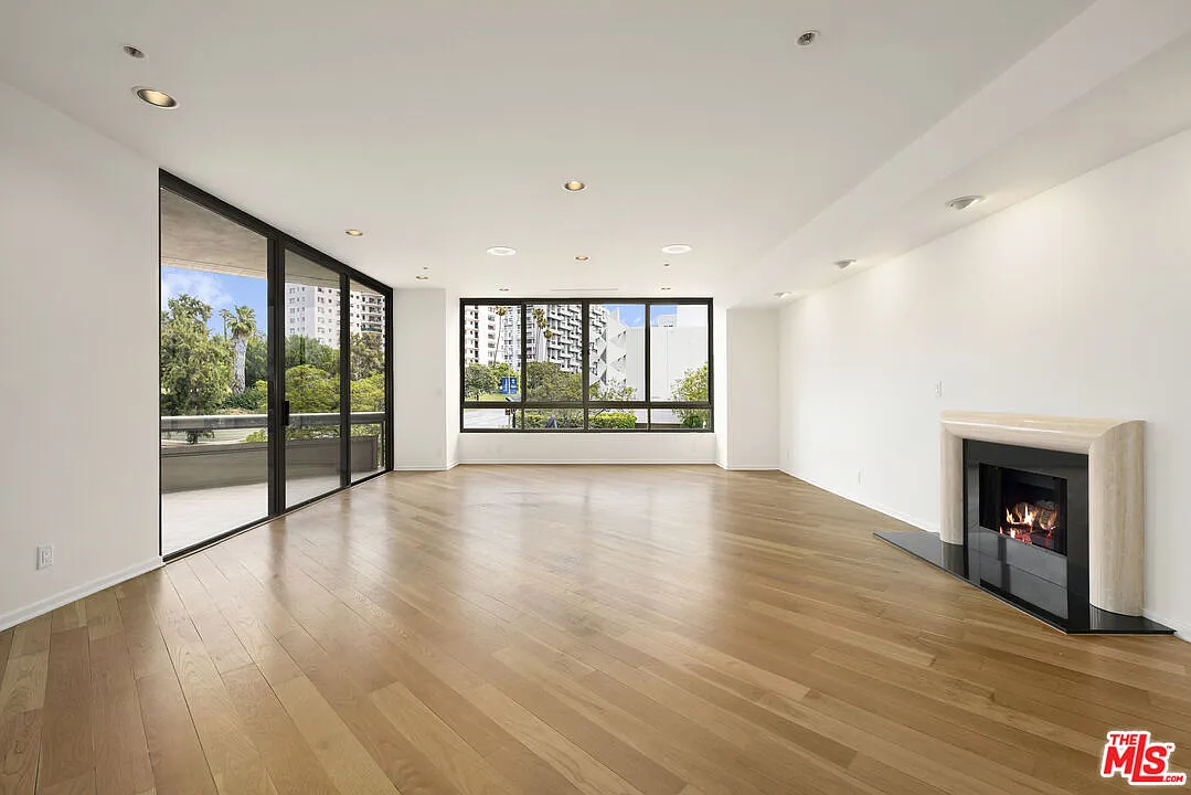 2 bed, 3.0 bath, 2818 sqft, $8,500 — Photo 3