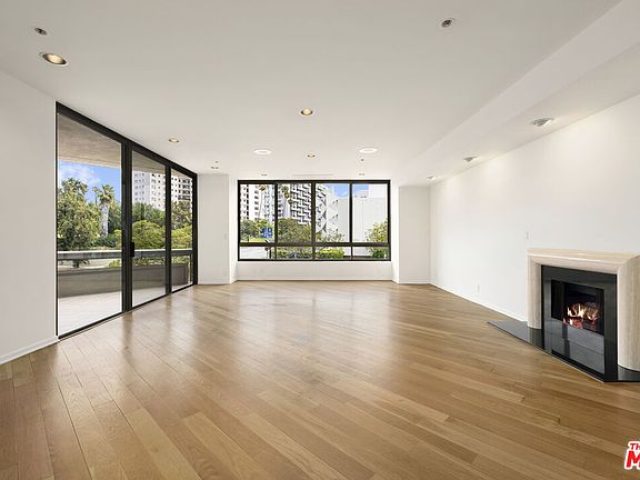 3rd image of 10430 Wilshire Blvd APT 202