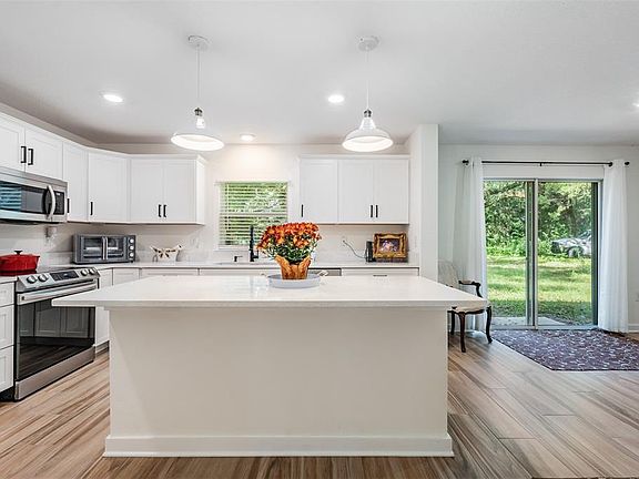 4th image of 17415 Sweetwater Rd