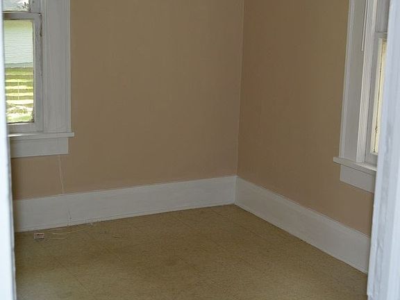 5th image of 208 E Park St