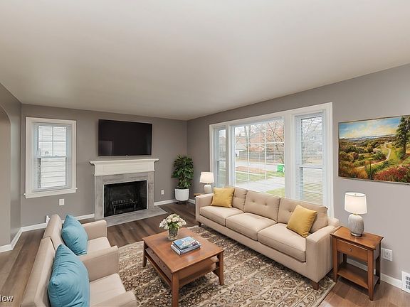3rd image of 26581 Forestview Ave