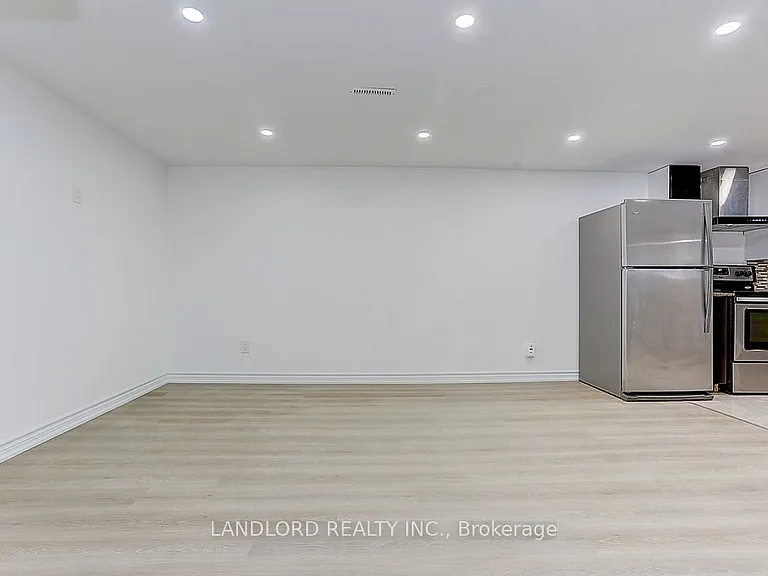 3271 Chokecherry Cres #LOWER — Photo 5