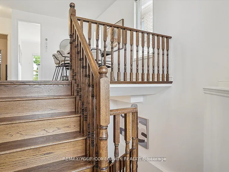2172 Dawson Cres — Photo 5