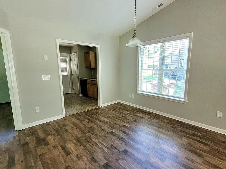 539 N Taylor St — Photo 4
