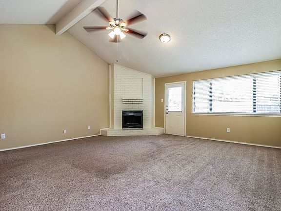 4th image of 2658 Claremont Dr
