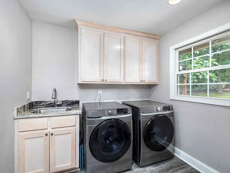 909 Club Ln — Photo 25