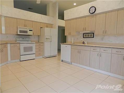 3rd image of 2564 Bay Pointe Dr