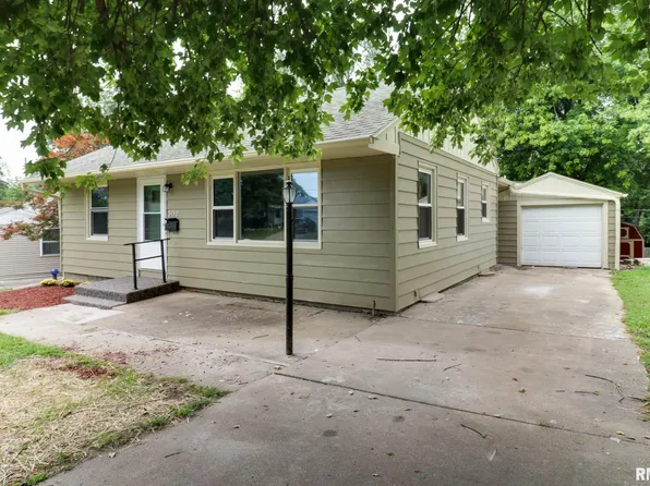 302 W Wynnwood Dr, Peoria, IL 61614